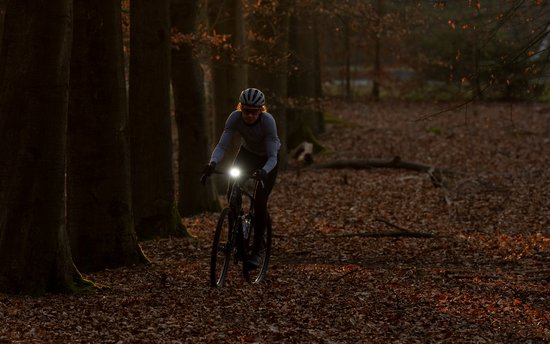 BBB Cycing NanoStrike 500 Koplamp Fiets - 500 Lumen - USB C Oplaadbaar - Brandtijd: 35 uur - IPX6 Regenbestendigd - Fietsverlichting Racefiets & Mountainbike - BLS-261 — afbeelding 2