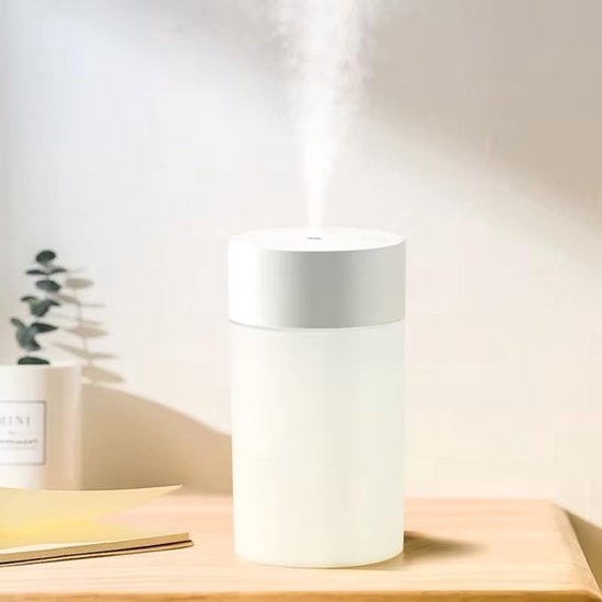 260 ml mini-luchtbevochtiger, draagbare, oplaadbare USB-luchtbevochtiger, 30 dB stille, koele luchtbevochtiger, 's nachts instelbaar, geschikt voor op kantoor (wit)