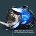 Aspirateur noir démontrant une filtration exceptionnelle, texte "FILTRATION EXCEPTIONNELLE".