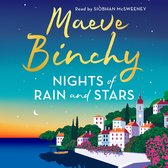 Boekcover van 'Nights of Rain and Stars' door Maeve Binchy. Een nachtelijk Toscaans dorp aan de kust, verlicht door sterren en maanlicht.