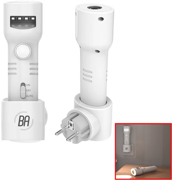 Witte nachtlamp met zaklampfunctie en stekker, getoond in een stopcontact en los.