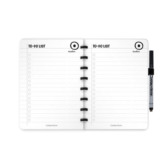 Open Correctbook met blanco to-do lijsten en een zwarte pen ernaast.
