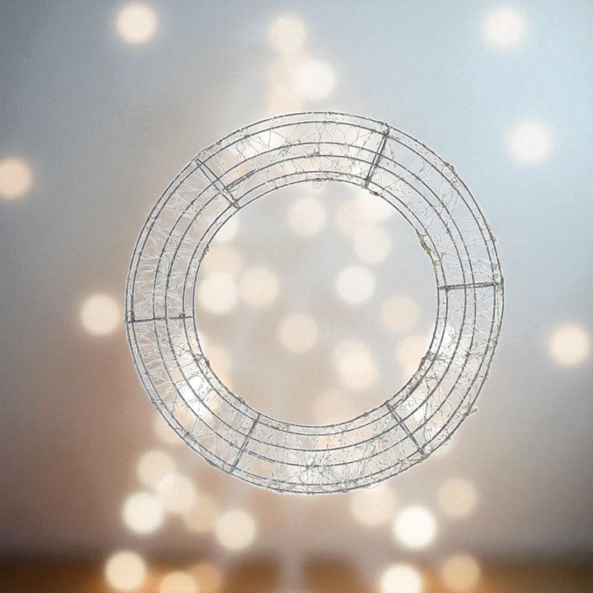 Zilveren 3D metalen kerstkrans met 1880 warmwitte LEDs – Ø58 cm, stekker