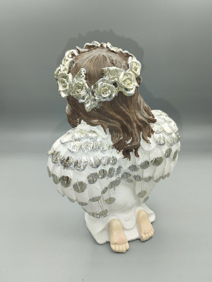 Kerstdecoratie Engel met krans, 18 cm hoog - Hars