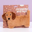 Bruin pluche teckel warmtekussen op verpakking met pootafdrukken, "Dachshund Heat Pack".