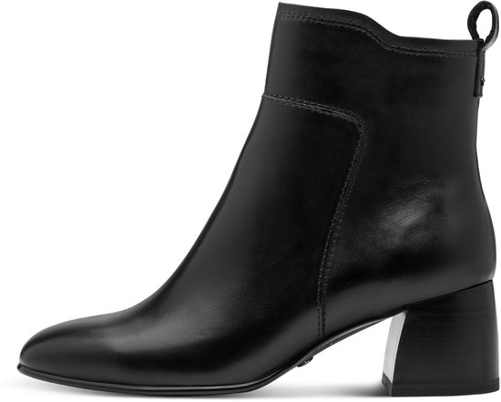Zwarte Tamaris laars met spitse neus en blokhak met metallic accent.