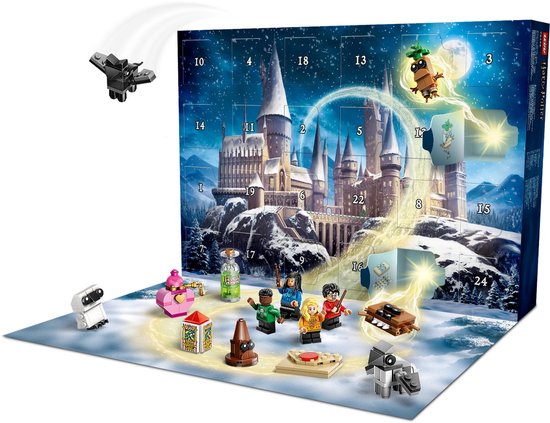 Calendrier de l'Avent LEGO Harry Potter ouvert avec Poudlard, portes ouvertes, petites figurines.