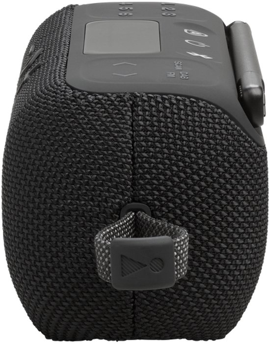 Zijzicht van de zwarte JBL Tuner 3 radio speaker met lusje.