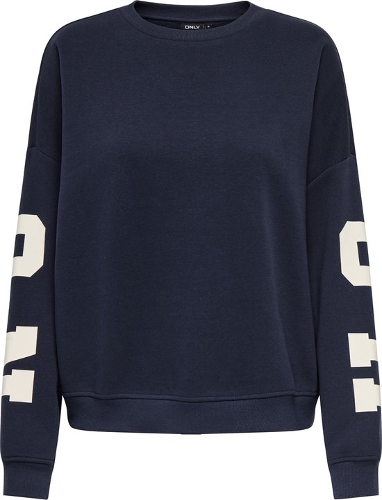 Donkerblauwe sweater met witte letters op de mouwen, merklogo 'ONLY' op de nekband.