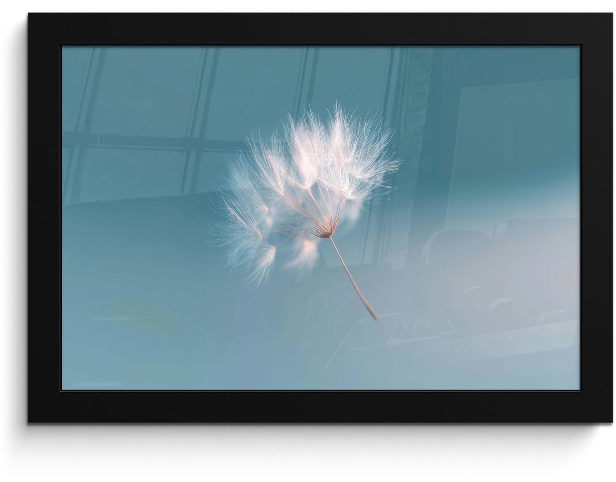 FrameYourWall Poster in lijst - Fotolijst 30x20 cm - Posters - Paardenbloempluisje - Blauw - Lucht - Posterlijst zwart - Decoratie - Wanddecoratie woonkamer - Muurdecoratie slaapkamer
