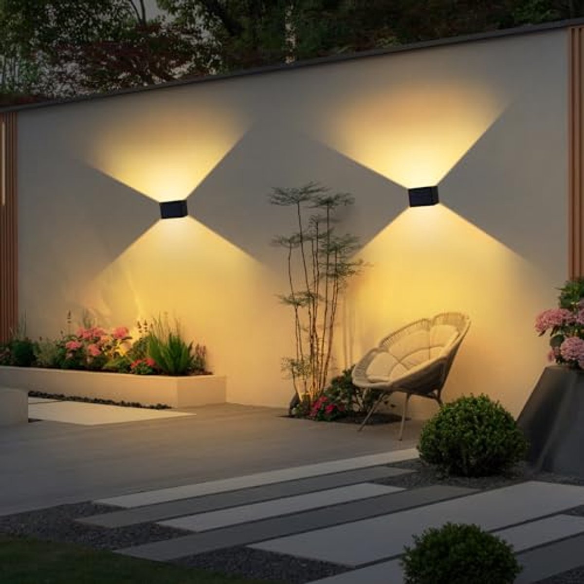 Moderne Vierkante Zwarte Verstelbare Zonne-Wandlamp voor Buiten - IP65 Waterdicht, 3000K - Energiezuinige LED Verlichting