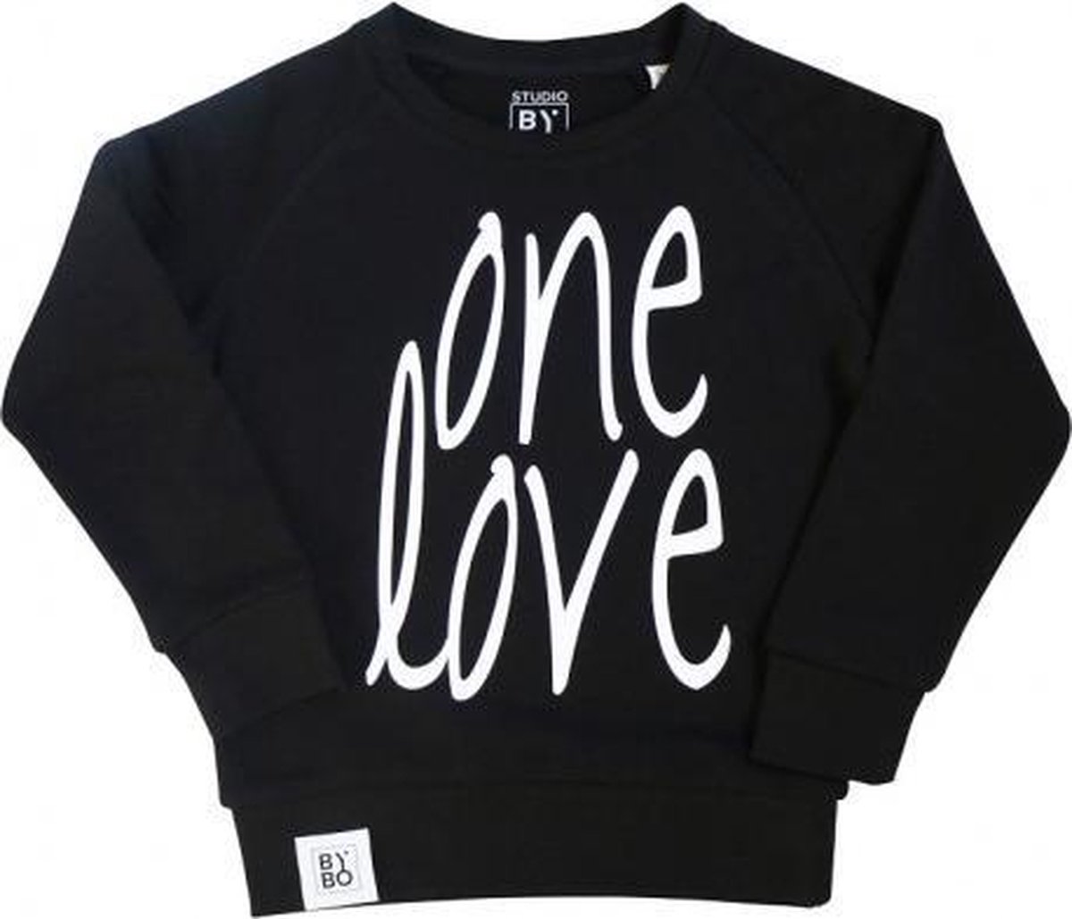 STUDIO BY BO® Kids Sweater One Love Zwart 110/116 | Biologisch katoen | Fair Wear Label