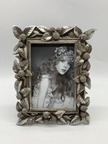 Fotolijst - antiek - rijk versierde barok lijst - kunsthars zilver bloemen - binnenmaat 10x15 cm