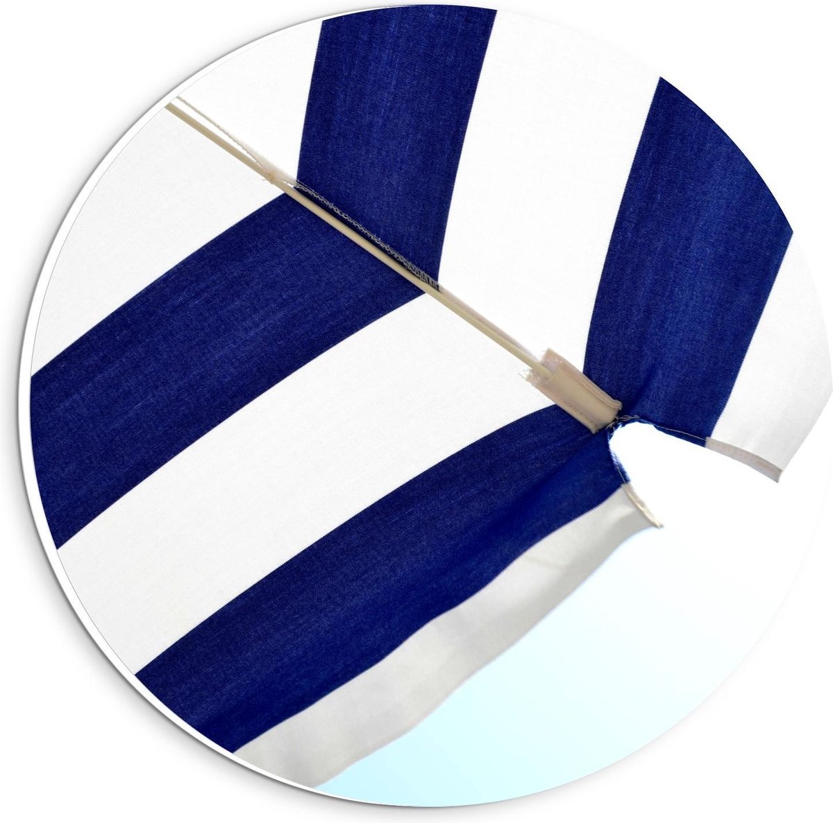 Forex Wandcirkel - Blauw Witte Parasol - 20x20cm Foto op Wandcirkel (met ophangsysteem)