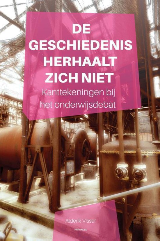 Boek: De geschiedenis herhaalt zich niet. Kanttekeningen bij het onderwijsdebat. Titel en naam auteur op roze banner, achtergrond met roestige industriële machines.