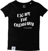 STUDIO BY BO® Meisjes T-shirt Escape Zwart  | 100% GOTS gecertificeerd biologisch katoen | Maat 12-14 jaar 152-164cm | Biokatoen | Tof verpakt!