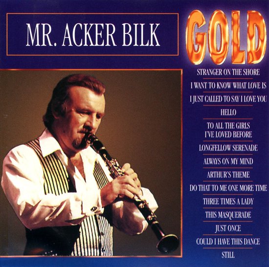 Mr. Acker Bilk speelt klarinet op het album "Gold". De titel "Gold" is in grote letters rechtsboven.