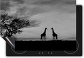 Chefcare Inductie Beschermer Twee Giraffe Silhouetten bij Zonsondergang - Zwart Wit - 80,2x52,2 cm - Afdekplaat Inductie - Kookplaat Beschermer - Inductie Mat