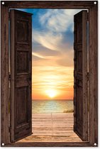 Tuinposter 80x120 cm - Zonsondergang - Doorkijk - Natuur - Zon - Landschap - Zee - Donkerbruine deur - Tuindecoratie voor buiten - Schutting decoratie - Muurdecoratie - Tuin schilderij - Tuindoek - Buitenposter