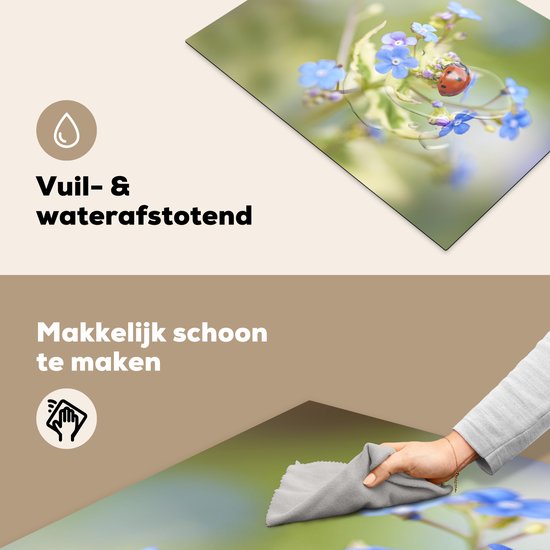 KitchenYeah® Inductie beschermer 70x52 cm - Lieveheersbeestje - Bloem - Lente - Kookplaataccessoires - Afdekplaat voor kookplaat - Inductiebeschermer - Inductiemat - Inductieplaat mat