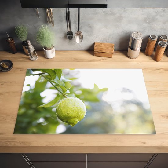 KitchenYeah® Inductie beschermer 80x52 cm - Close up of wet lime on branch - Kookplaataccessoires - Afdekplaat voor kookplaat - Inductiebeschermer - Inductiemat - Inductieplaat mat