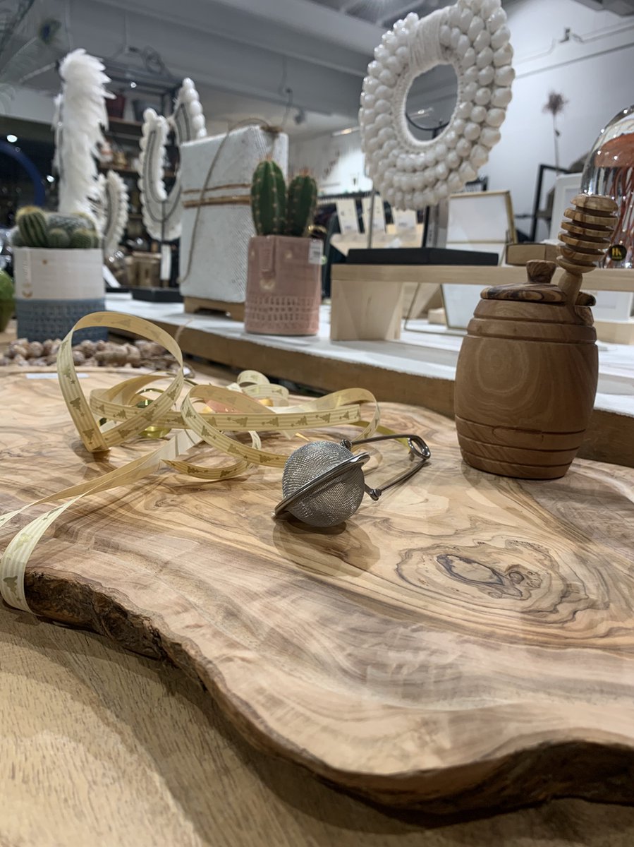 What the Art!® Olivenhout «Rustiek» Gr. XL | Olijfhout snijplank dipschaaltje | Handgemaakt | ca. 40-42 x 17-23 x 2 cm | Kaasplank - Hakbord - Trancheerplank - Serveerplank