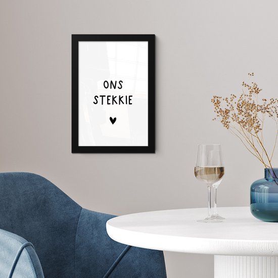 Affiche avec cadre Citation hollandaise : 'Ons spotkie' avec coeur noir sur fond blanc - 20x30 cm