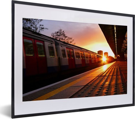 Fotolijst incl. Poster - Zonnestralen langs de rood met witte trein - 40x30 cm - Posterlijst