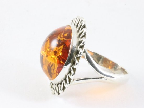 Bague ronde en argent ouvragée avec ambre - taille 20