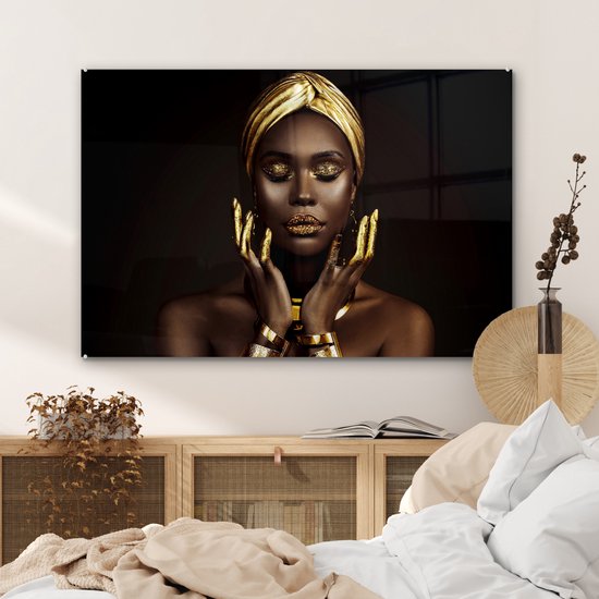 MuchoWow® Glasschilderij 120x80 cm - Schilderij acrylglas - Vrouw - Abstract - Goud - Portret - Foto op glas - Muurdecoratie woonkamer - Wanddecoratie slaapkamer - Schilderijen