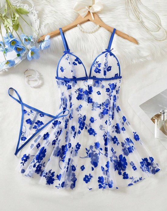 Foto: Lingerieset 2 delig transparant met blauwe bloemen borduursels maat s