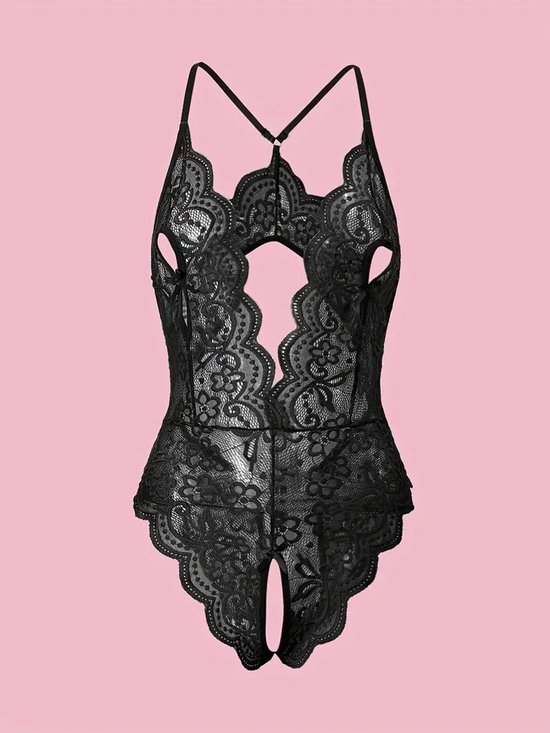 Teddy noir en dentelle avec entrejambe ouvert, décolleté plongeant en V et dos ouvert avec lanières croisées, motif floral.