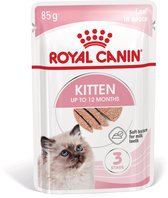 Pouch Royal Canin Kitten voeding, met een kitten en gesneden voer.