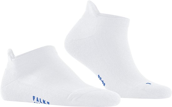 Wit paar enkelsokken met blauwe 'FALKE' opdruk en maatindicatie.