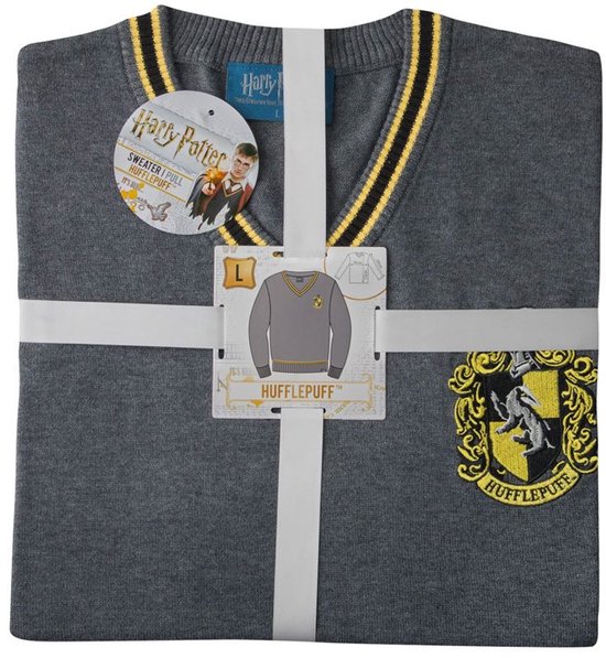 Gevouwen grijze Hufflepuff trui met gele en zwarte strepen bij de kraag en boorden. Bedrukte labels en Hufflepuff wapenschild op de voorkant.