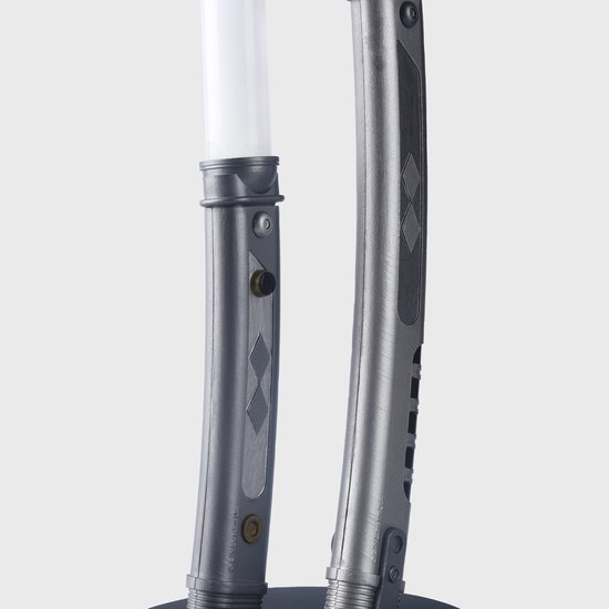 UKONIC - Star Wars - Lampe de bureau Ahsoka Double Sabres Lasers (Version Mandalorien) LED - 60cm