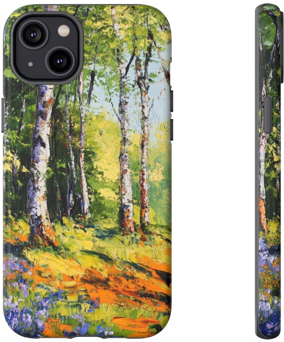 Levendig Bos met Blauwe Hyacinten – Telefoonhoesje Geschikt voor iPhone 14 Plus