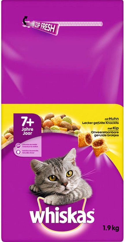 Paarse zak Whiskas 7+ met kip, met een afbeelding van een grijze cyperse kat.