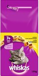 Paarse zak Whiskas 7+ met kip, met een afbeelding van een grijze cyperse kat.