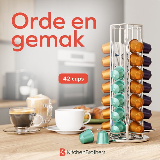 Orde en gemak met de zilverkleurige metalen capsulehouder voor 42 cups, naast koffiekopjes.