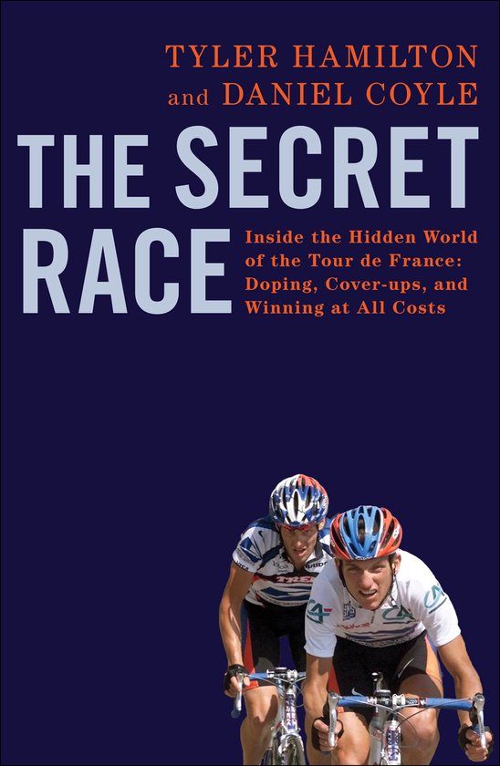Boekomslag van "The Secret Race" met twee wielrenners met helmen, Tour de France, doping, cover-ups en winnen ten koste van alles.