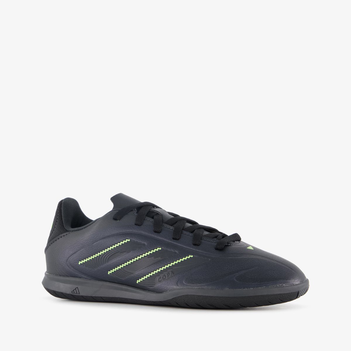 Zwarte Adidas Copa Pure III Club zaalschoenen voor kinderen, maat 30, met veters en rubberen non-marking zool.