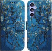Geschilderd blauw bloemen - book case hoesje Telefoonhoesje geschikt voor Samsung Galaxy A35