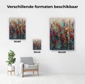 Différentes tailles d'une peinture de fleurs rouges et violettes dans un champ.