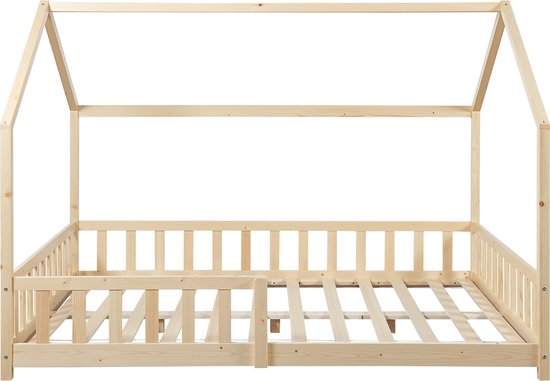 Houten ledikant in huisjesstijl, met beschermhekjes en een lattenbodem, frontaal bekeken.