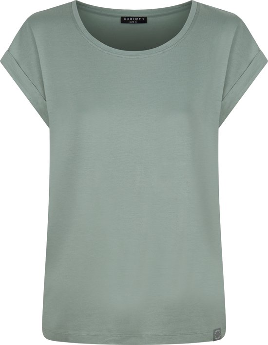 Effen groene top met opgerolde korte mouwen.