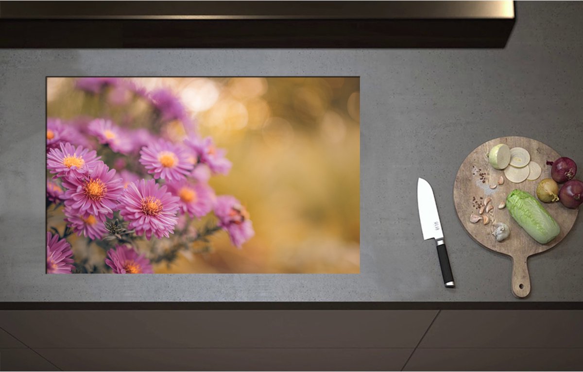 Inductieplaat Beschermer - Bos van Paarse Madeliefjes - 80x51 cm - 2 mm Dik - Inductie Beschermer - Bescherming Inductiekookplaat - Kookplaat Beschermer van Wit Vinyl