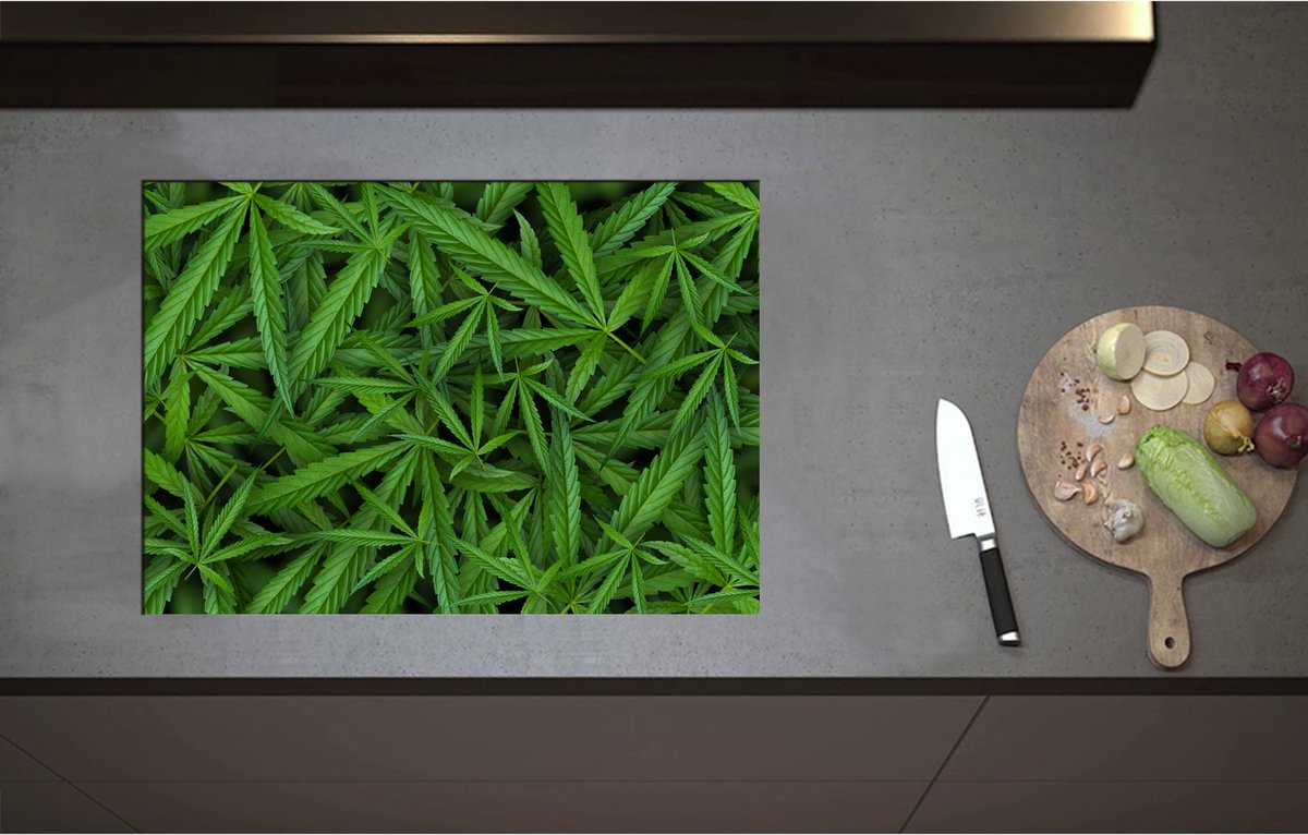 Inductieplaat Beschermer - Bovenaanzicht van Cannabis Planten - 71x50 cm - 2 mm Dik - Inductie Beschermer - Bescherming Inductiekookplaat - Kookplaat Beschermer van Zwart Vinyl