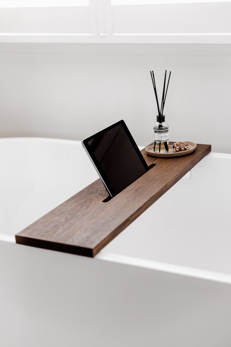 Badplank 100 cm - Walnoot kleur - Badplank eiken - Japandi stijl - Massief eikenhout - Badplank voor in bad - badkamer accessoire - badrek