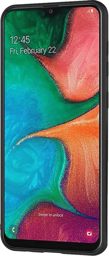 Zwarte telefoonhoes met een Samsung Galaxy A20e telefoon erin. Het scherm is aan.